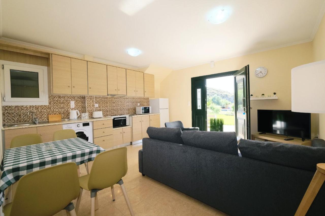 Captains View Apartments Plati  Exterior photo